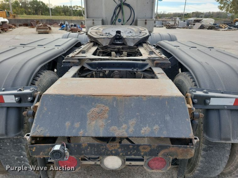 image for item JH9927 1997 Mack CL713 semi truck