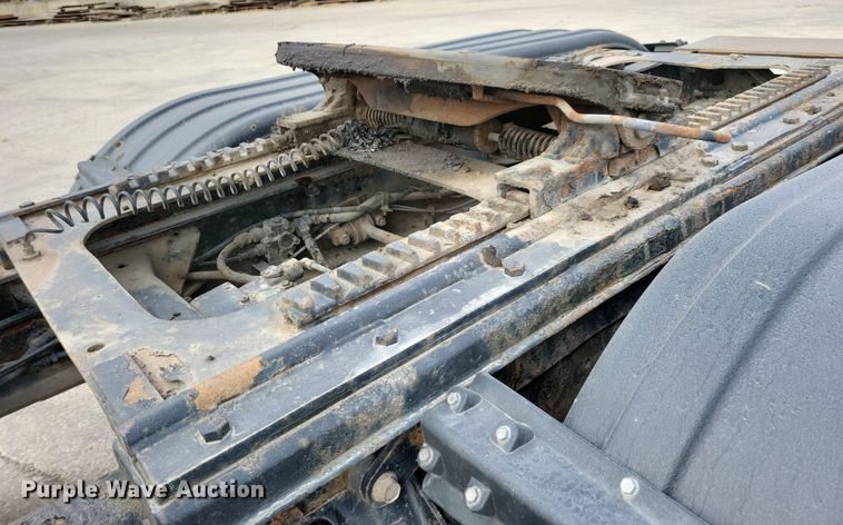 image for item JH9927 1997 Mack CL713 semi truck