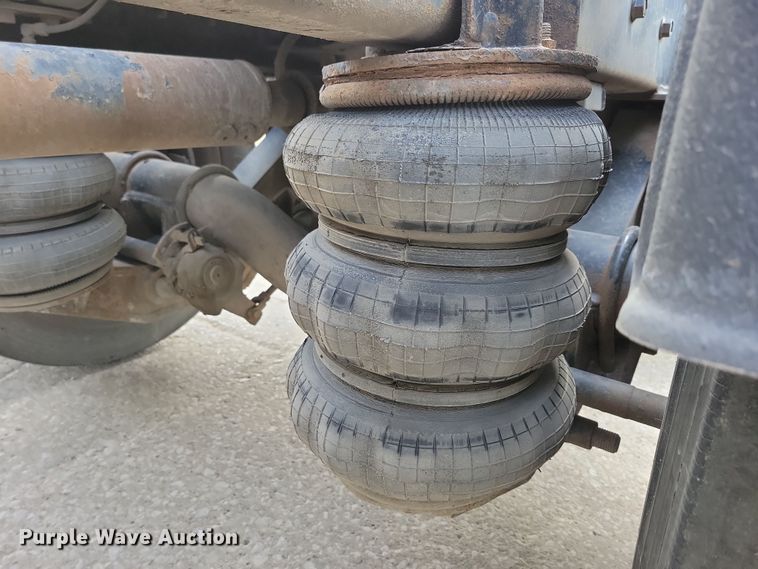 image for item JH9927 1997 Mack CL713 semi truck