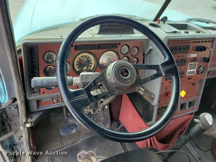 image for item JH9927 1997 Mack CL713 semi truck