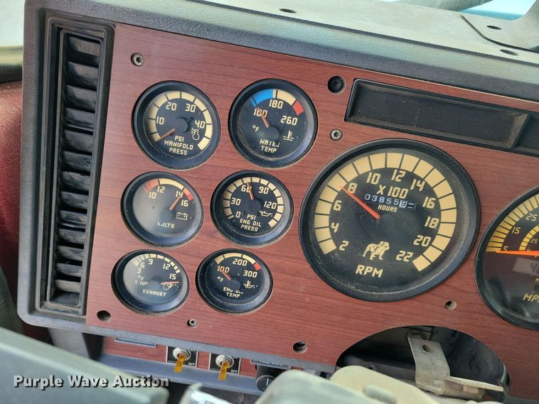 image for item JH9927 1997 Mack CL713 semi truck