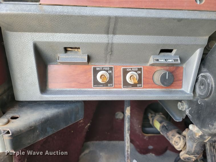 image for item JH9927 1997 Mack CL713 semi truck