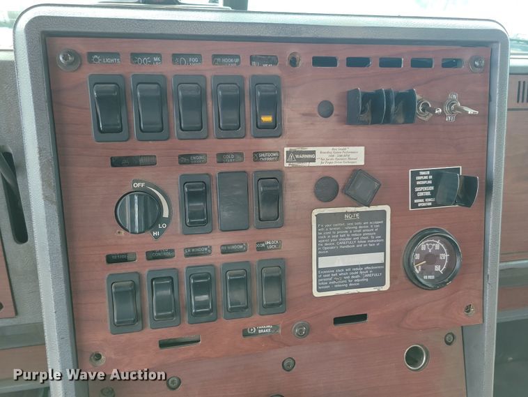 image for item JH9927 1997 Mack CL713 semi truck