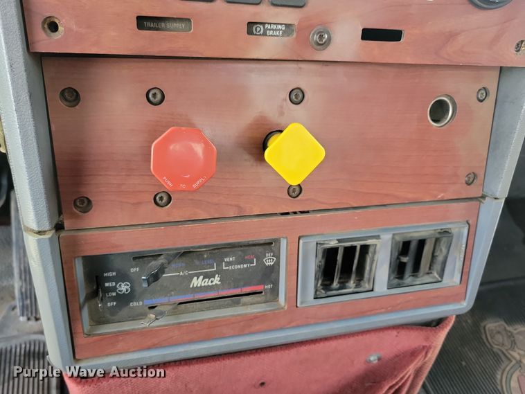 image for item JH9927 1997 Mack CL713 semi truck