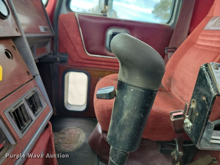 image for item JH9927 1997 Mack CL713 semi truck