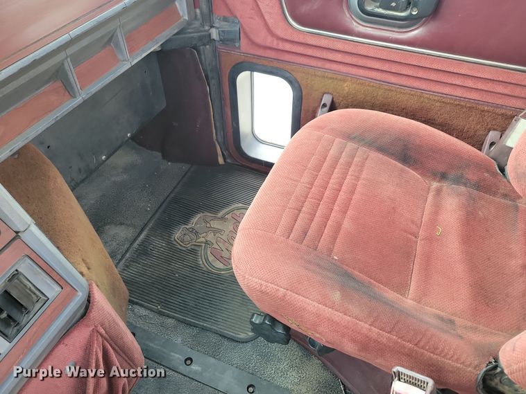 image for item JH9927 1997 Mack CL713 semi truck