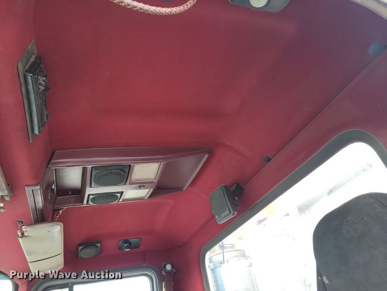 image for item JH9927 1997 Mack CL713 semi truck