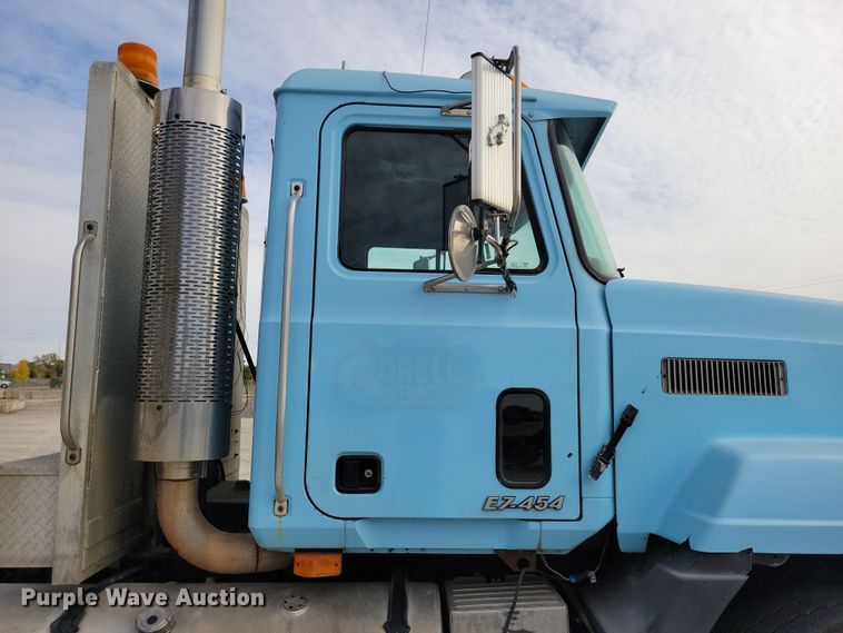 image for item JH9927 1997 Mack CL713 semi truck