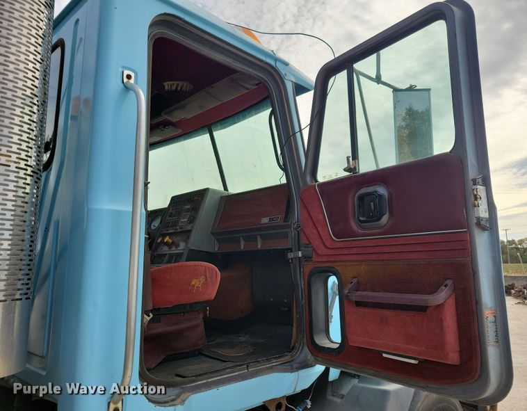 image for item JH9927 1997 Mack CL713 semi truck