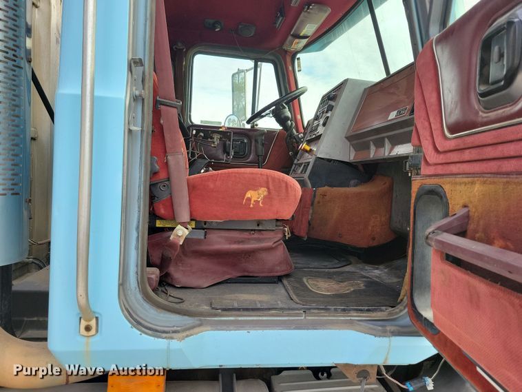 image for item JH9927 1997 Mack CL713 semi truck