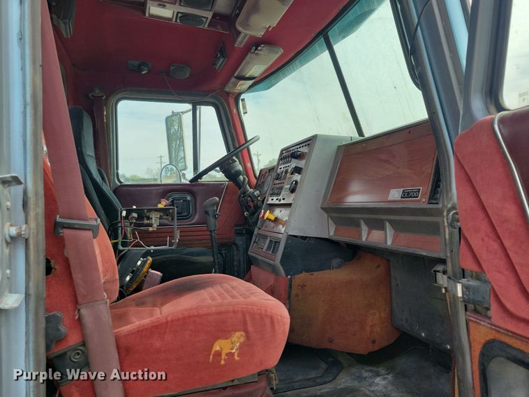 image for item JH9927 1997 Mack CL713 semi truck