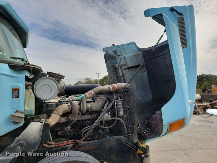 image for item JH9927 1997 Mack CL713 semi truck