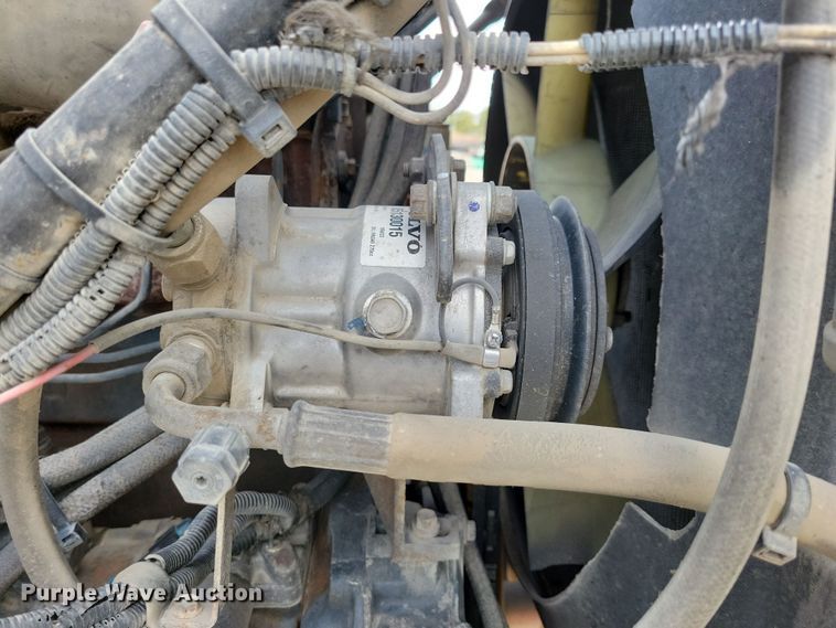 image for item JH9927 1997 Mack CL713 semi truck