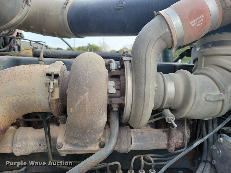 image for item JH9927 1997 Mack CL713 semi truck