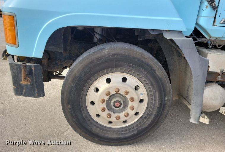 image for item JH9927 1997 Mack CL713 semi truck