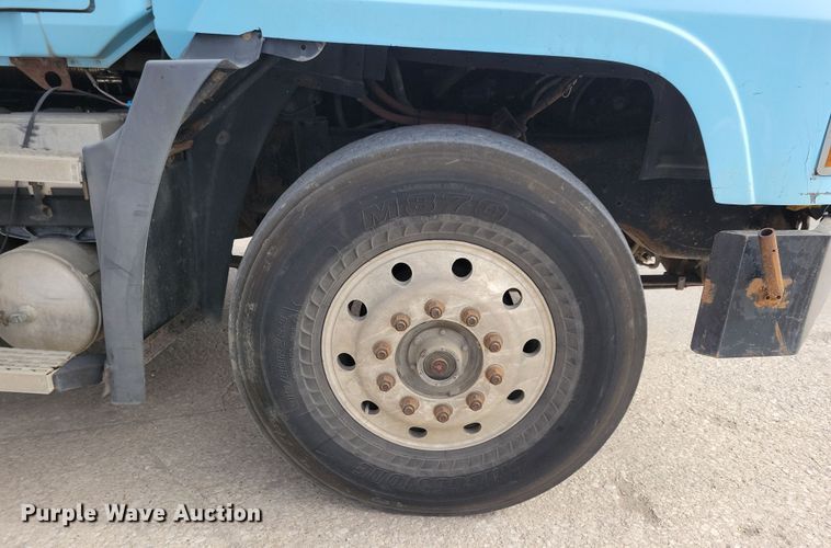 image for item JH9927 1997 Mack CL713 semi truck