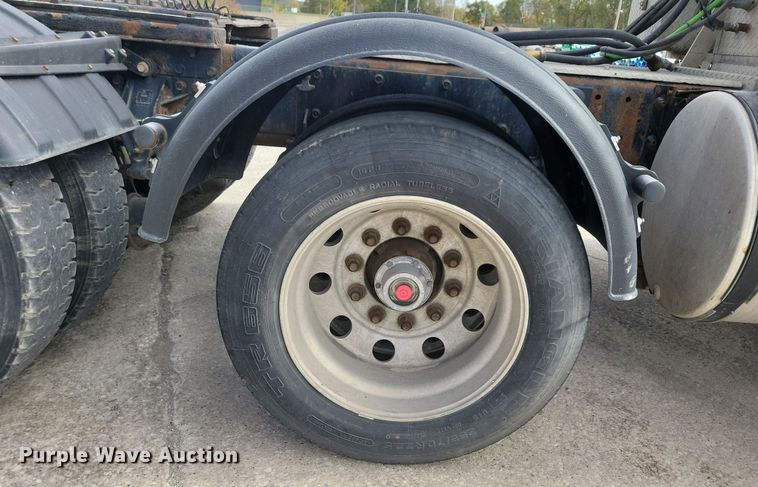 image for item JH9927 1997 Mack CL713 semi truck