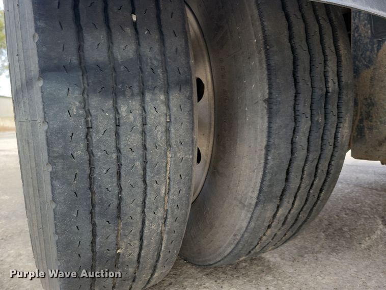 image for item JH9927 1997 Mack CL713 semi truck