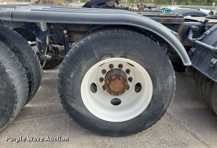 image for item JH9927 1997 Mack CL713 semi truck