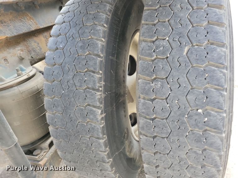 image for item JH9927 1997 Mack CL713 semi truck