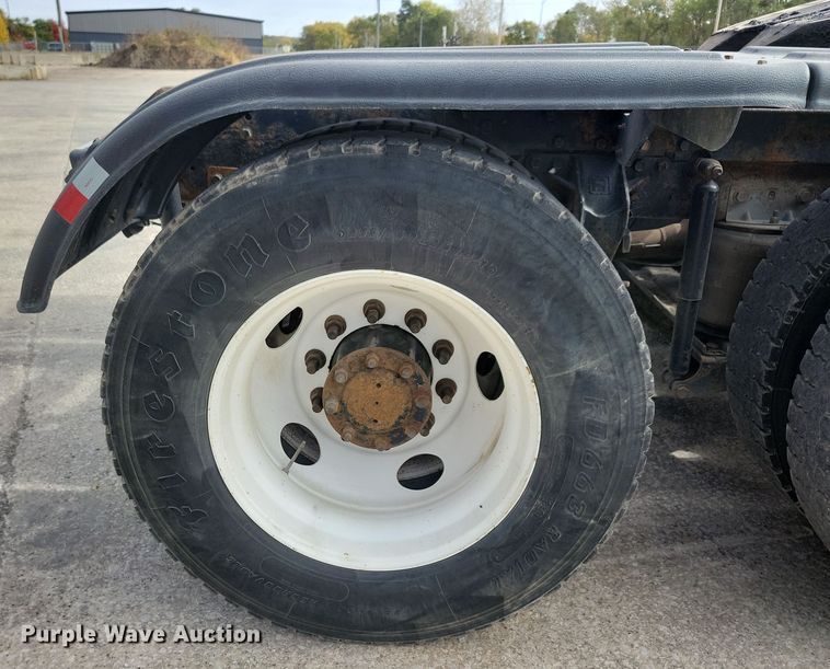 image for item JH9927 1997 Mack CL713 semi truck