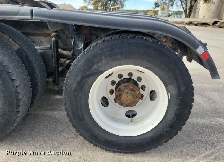 image for item JH9927 1997 Mack CL713 semi truck