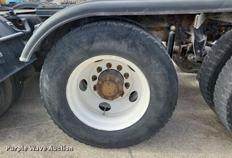 image for item JH9927 1997 Mack CL713 semi truck