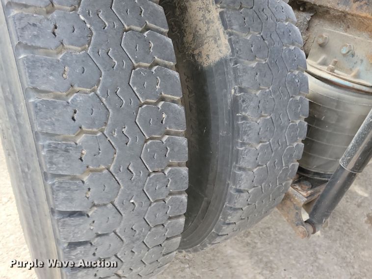 image for item JH9927 1997 Mack CL713 semi truck