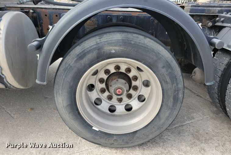 image for item JH9927 1997 Mack CL713 semi truck