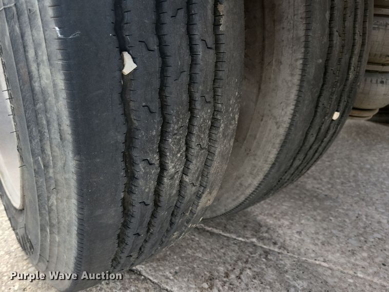 image for item JH9927 1997 Mack CL713 semi truck