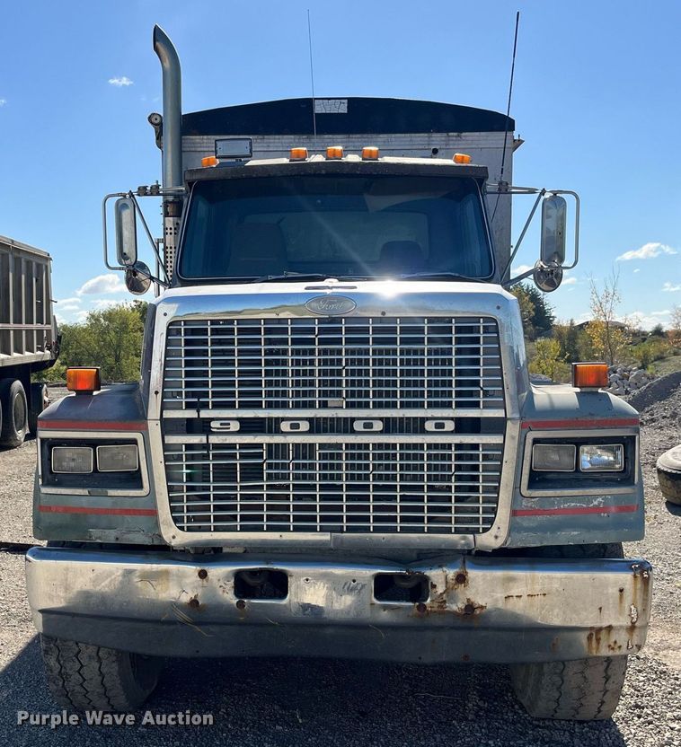 image for item LC9208 1989 Ford LTL9000 dump truck