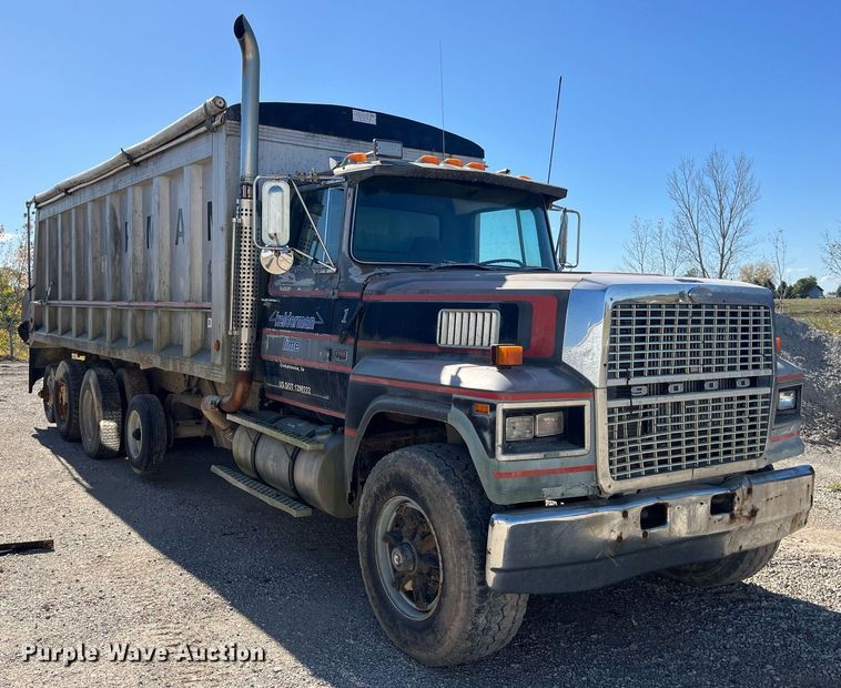 image for item LC9208 1989 Ford LTL9000 dump truck
