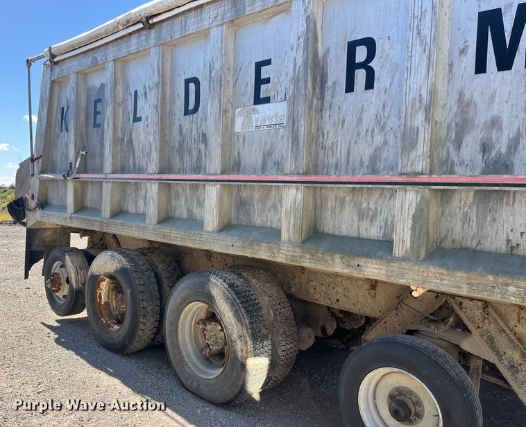 image for item LC9208 1989 Ford LTL9000 dump truck