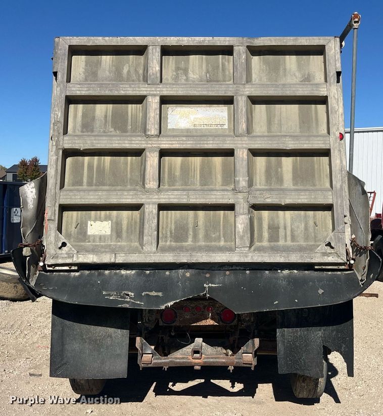 image for item LC9208 1989 Ford LTL9000 dump truck