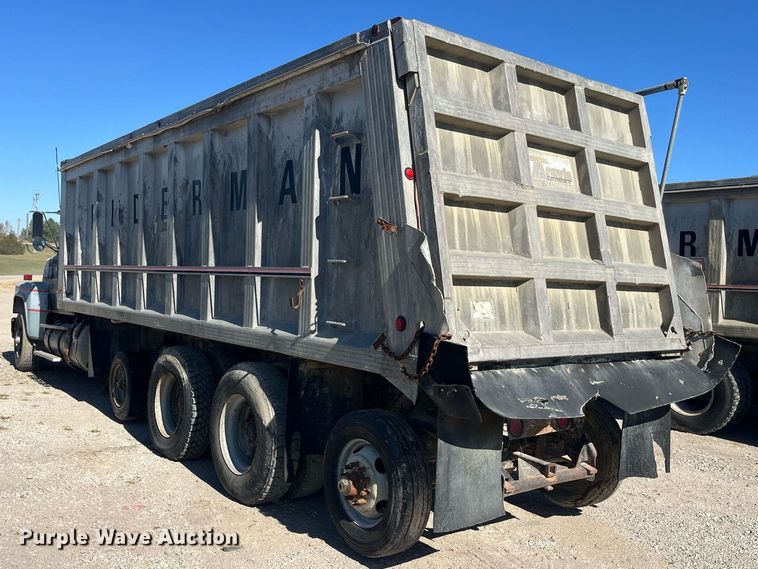 image for item LC9208 1989 Ford LTL9000 dump truck
