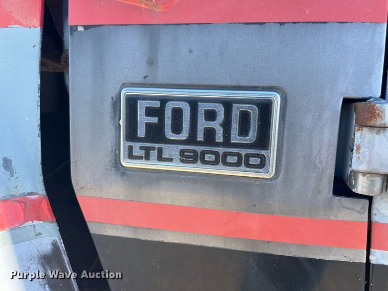 image for item LC9208 1989 Ford LTL9000 dump truck