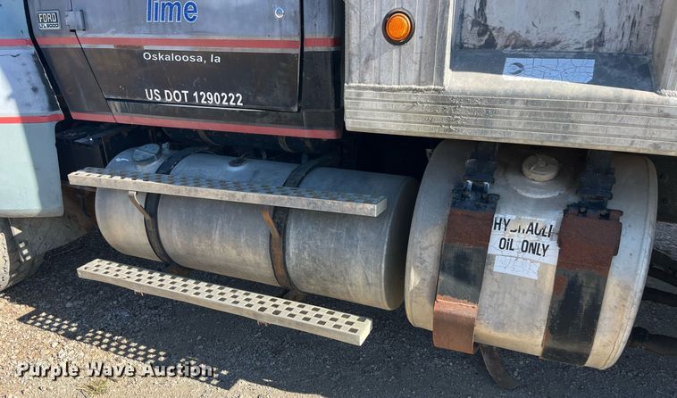 image for item LC9208 1989 Ford LTL9000 dump truck