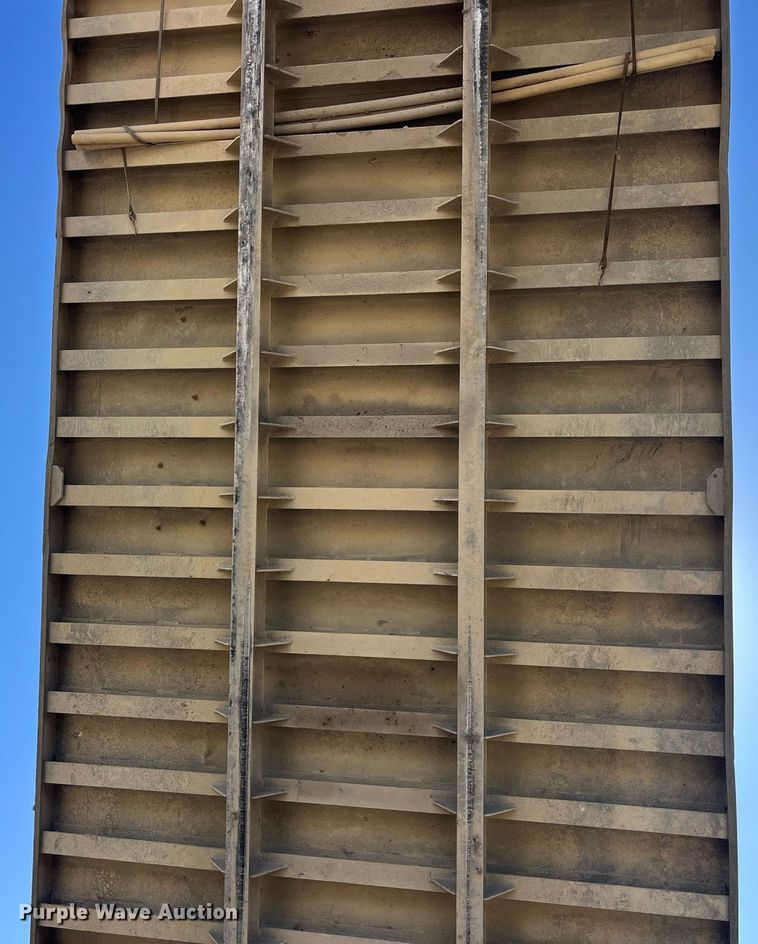 image for item LC9208 1989 Ford LTL9000 dump truck