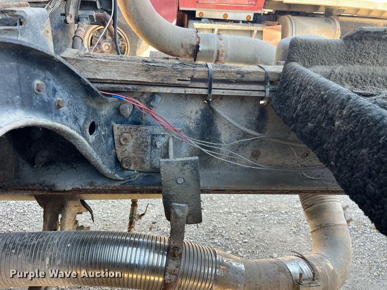 image for item LC9208 1989 Ford LTL9000 dump truck