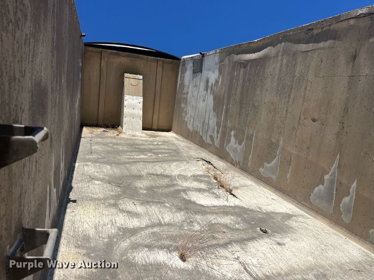 image for item LC9208 1989 Ford LTL9000 dump truck