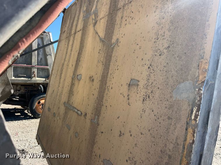 image for item LC9208 1989 Ford LTL9000 dump truck