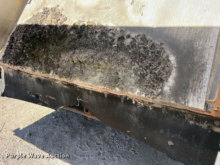 image for item LC9208 1989 Ford LTL9000 dump truck