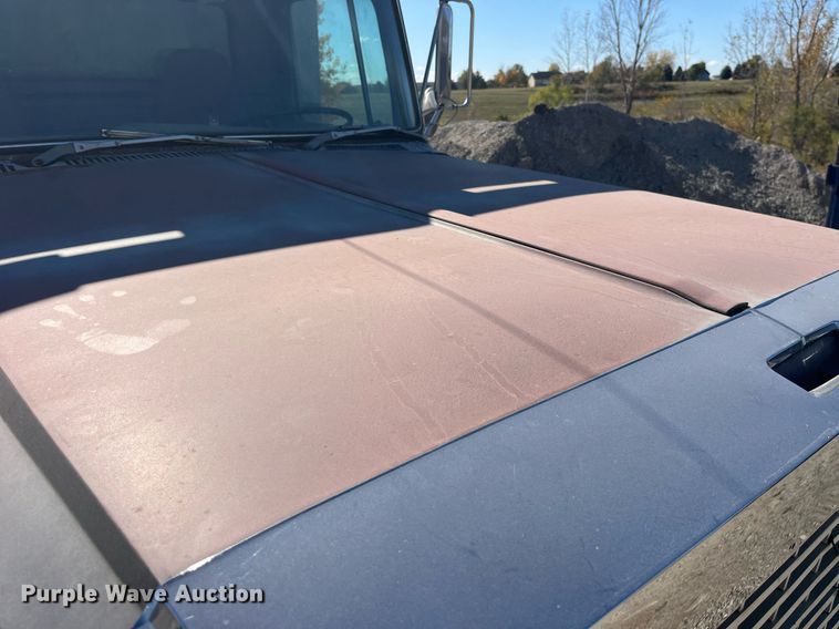 image for item LC9208 1989 Ford LTL9000 dump truck