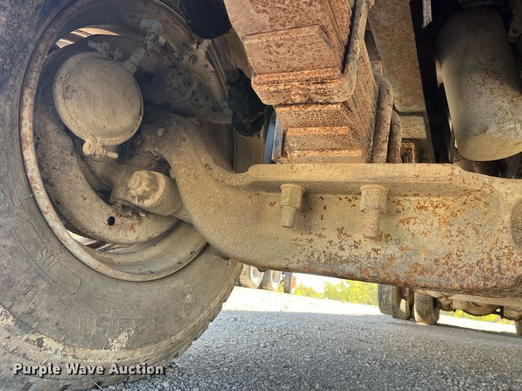 image for item LC9208 1989 Ford LTL9000 dump truck