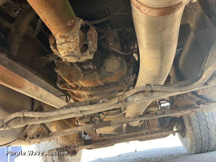 image for item LC9208 1989 Ford LTL9000 dump truck