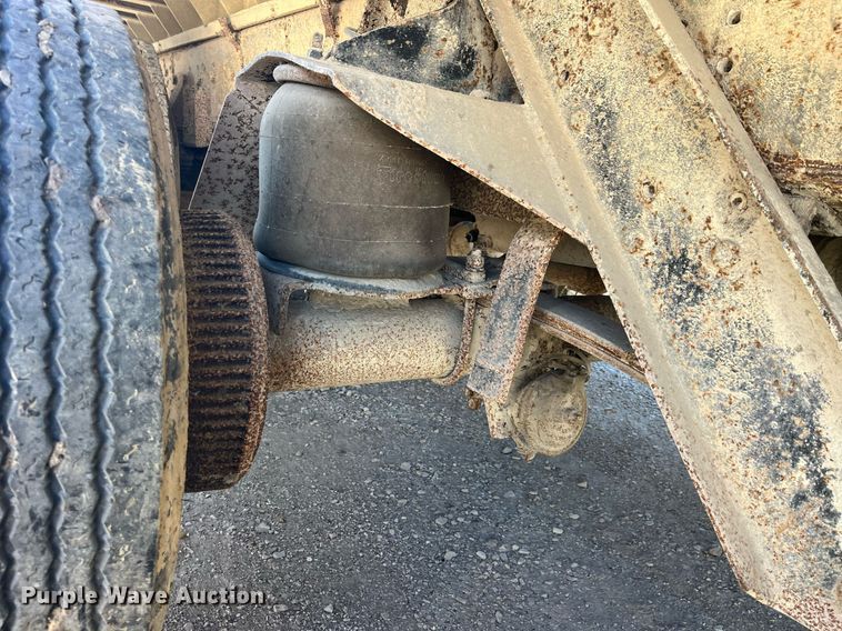 image for item LC9208 1989 Ford LTL9000 dump truck