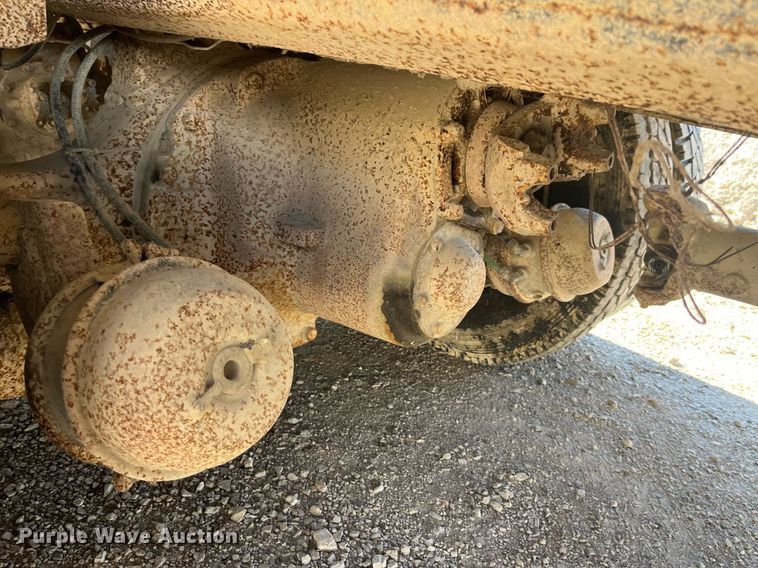 image for item LC9208 1989 Ford LTL9000 dump truck