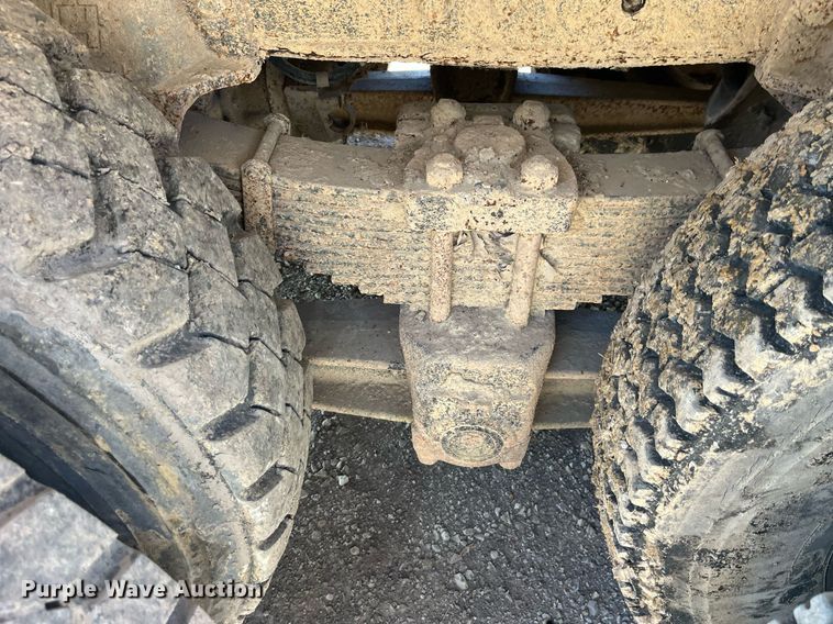 image for item LC9208 1989 Ford LTL9000 dump truck