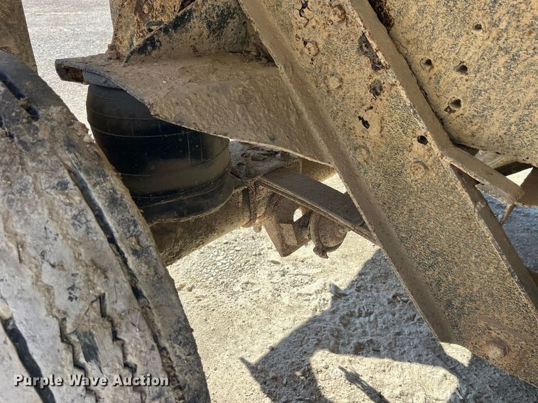 image for item LC9208 1989 Ford LTL9000 dump truck