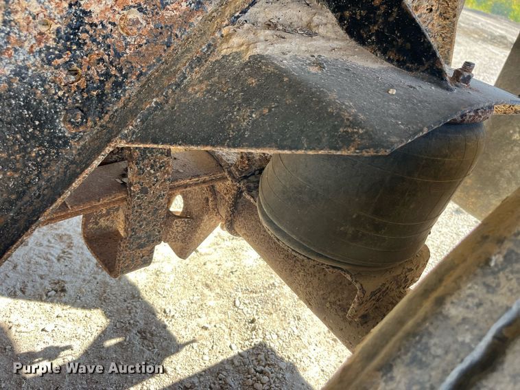 image for item LC9208 1989 Ford LTL9000 dump truck